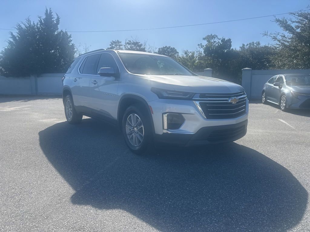 Used 2022 Chevrolet Traverse LT image 3