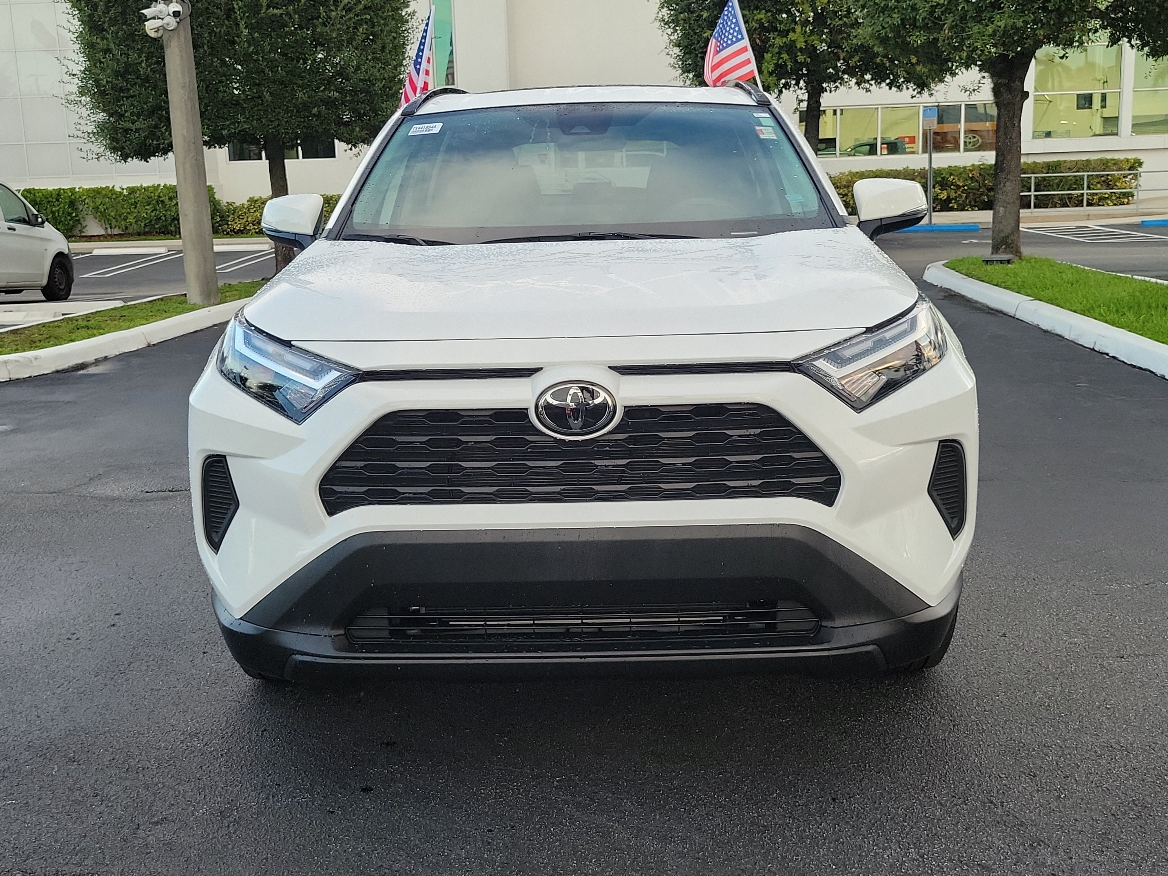 Used 2025 Toyota RAV4 XLE w/ Convenience Package FWD image 4