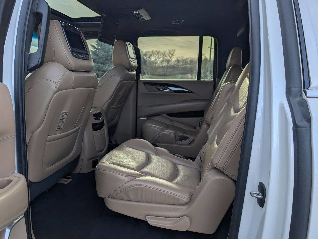 Used 2019 Cadillac Escalade ESV Platinum image 15