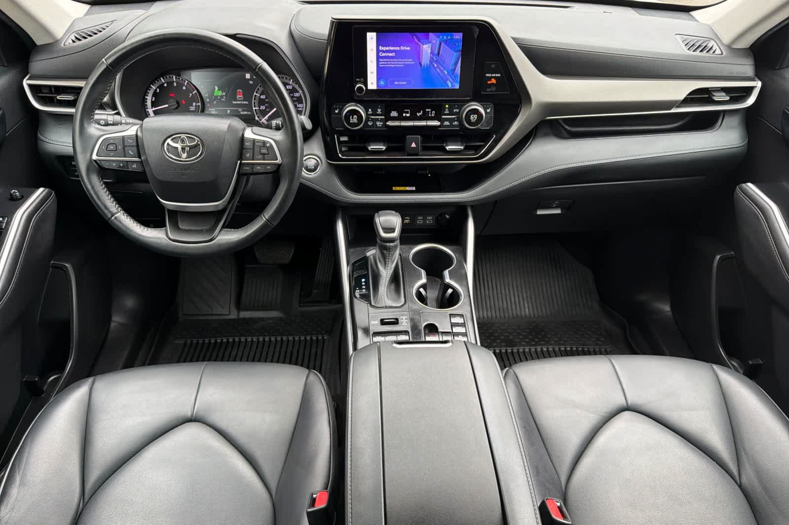 Used 2023 Toyota Highlander XLE AWD/4WD image 3