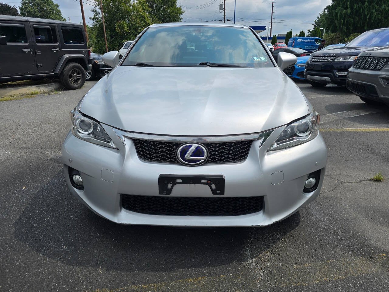 Used 2013 Lexus CT 200h w/ F Sport Pkg w/Nuluxe Trim FWD image 8