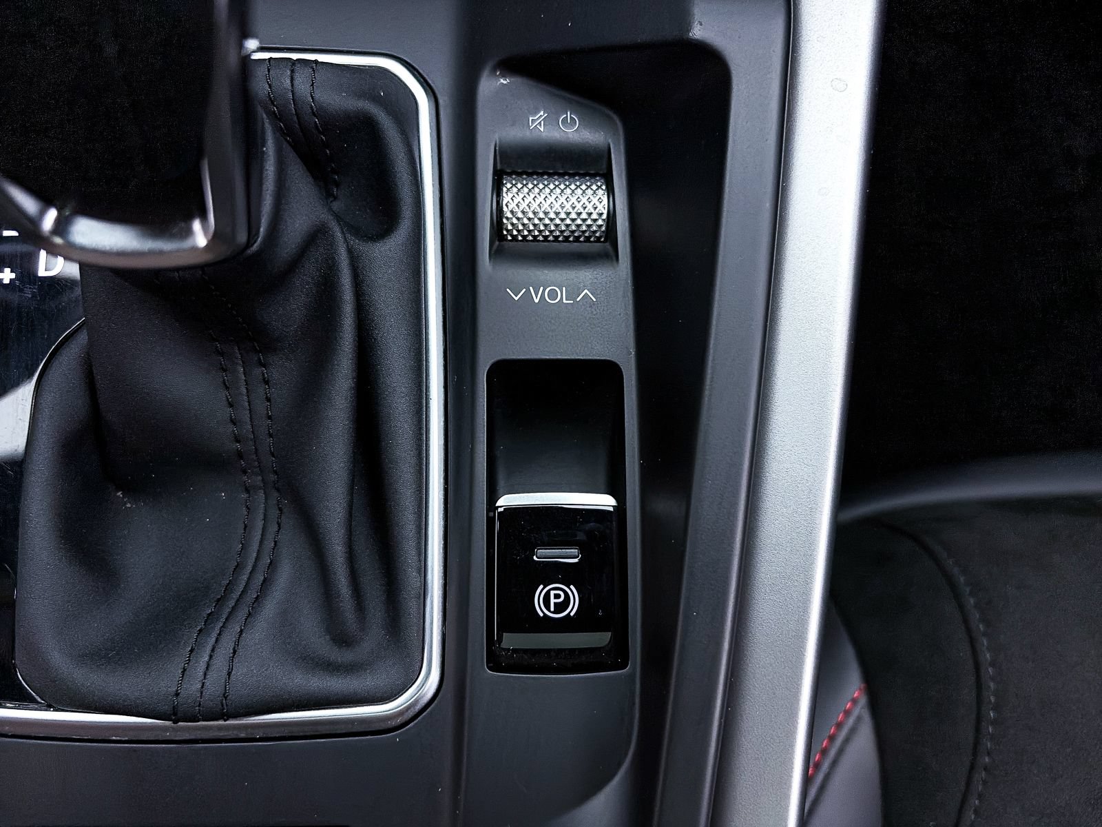 Used 2024 Dodge Hornet R/T Plus AWD/4WD image 31