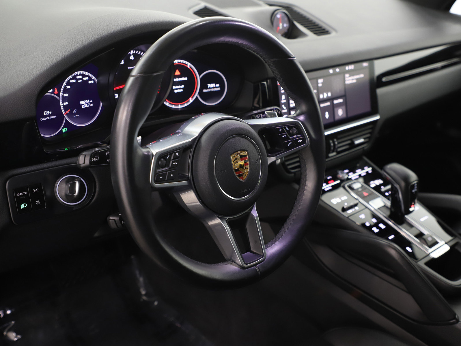 Used 2021 Porsche Cayenne w/ Premium Package Plus AWD/4WD image 24