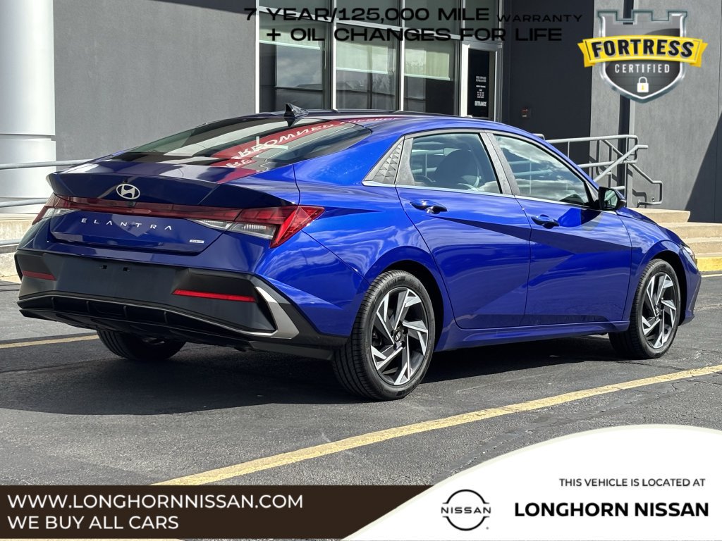 Used 2025 Hyundai Elantra Limited FWD image 3