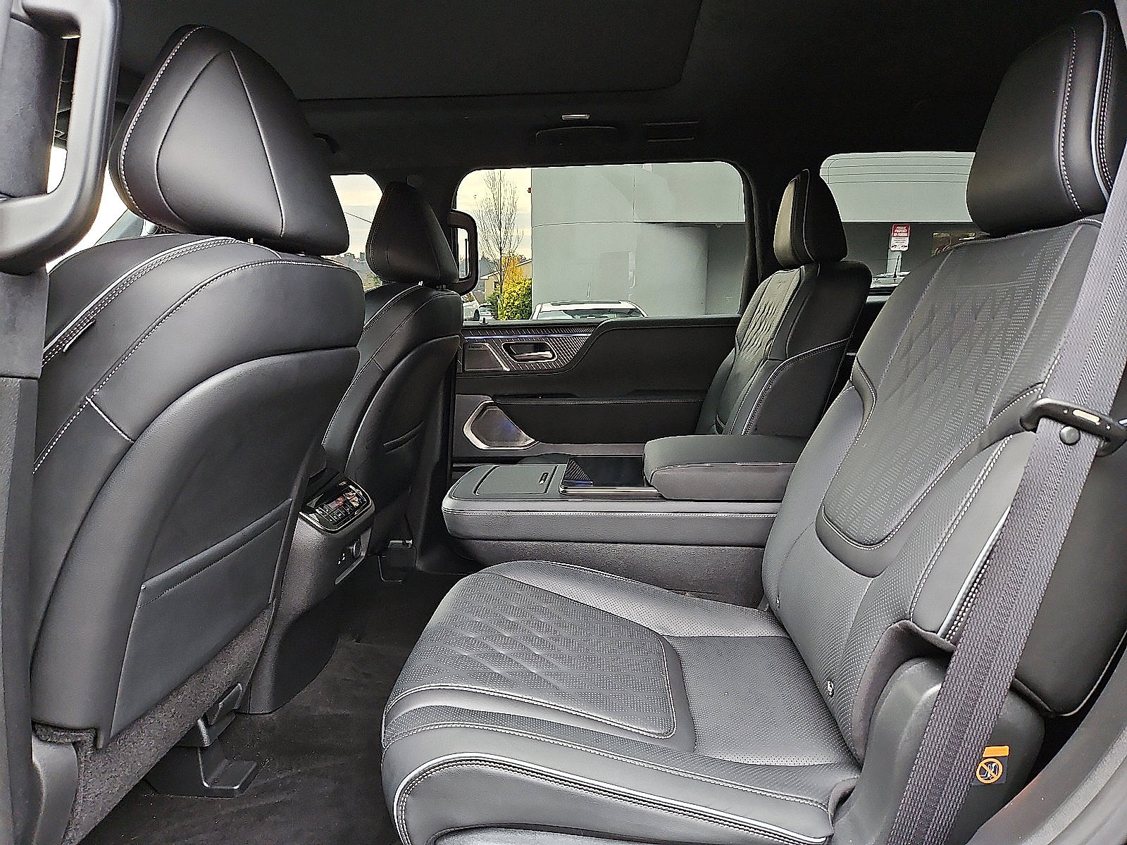 Certified 2025 INFINITI QX80 Autograph image 10