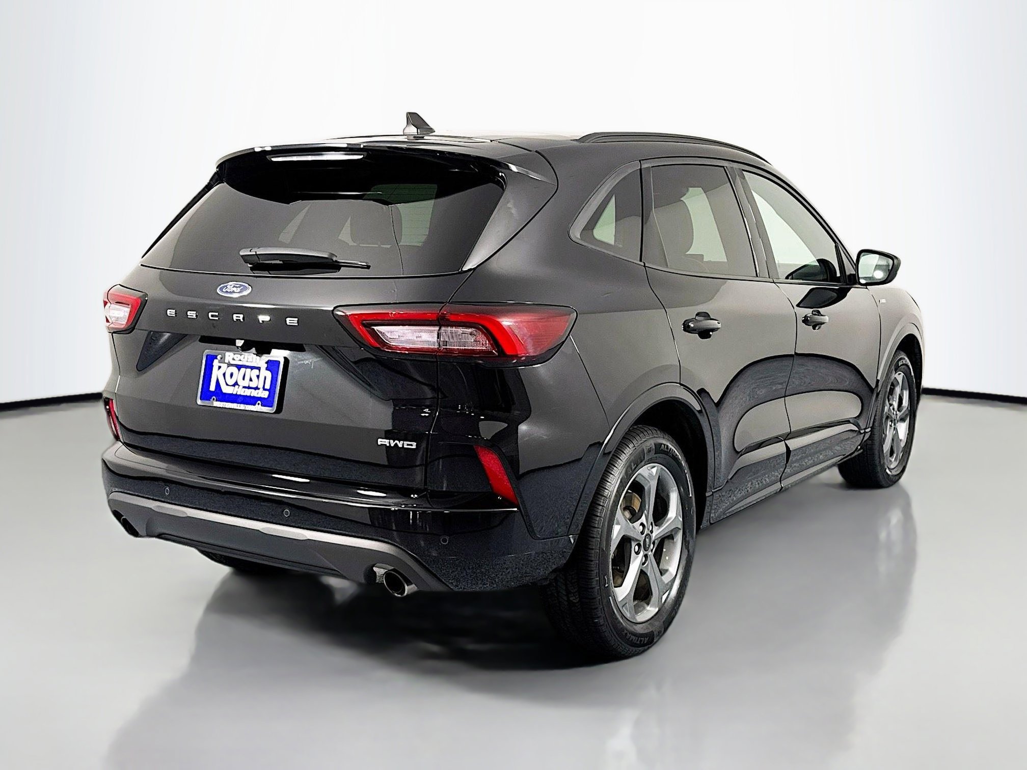 Used 2023 Ford Escape ST-Line w/ Tech Pack #1 AWD/4WD image 5