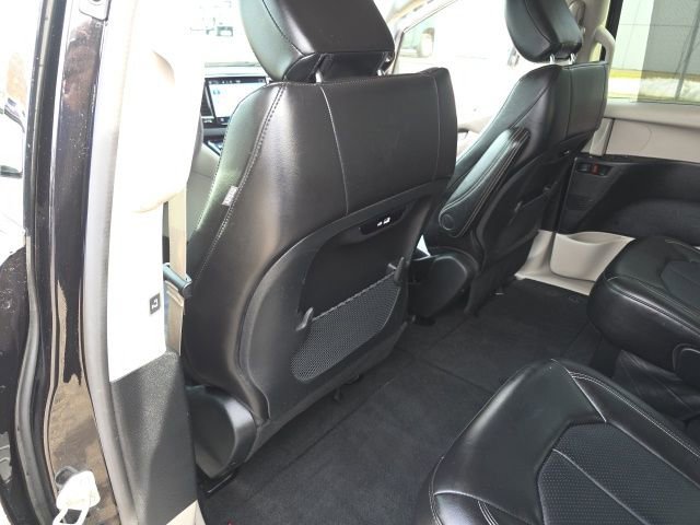 Used 2024 Chrysler Pacifica Touring-L image 17