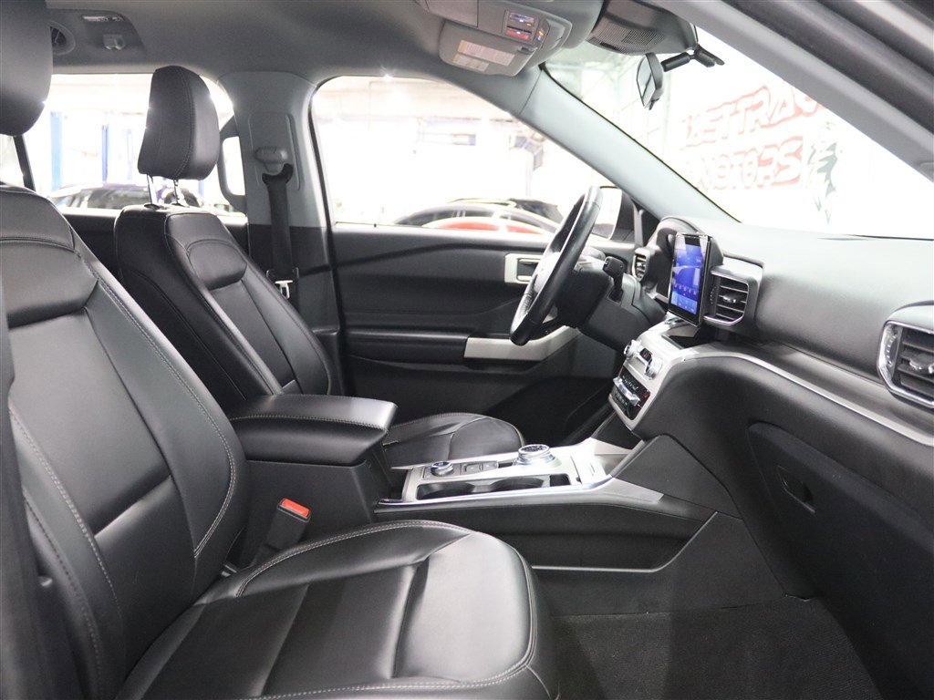 Used 2022 Ford Explorer XLT w/ Equipment Group 202A AWD/4WD image 12