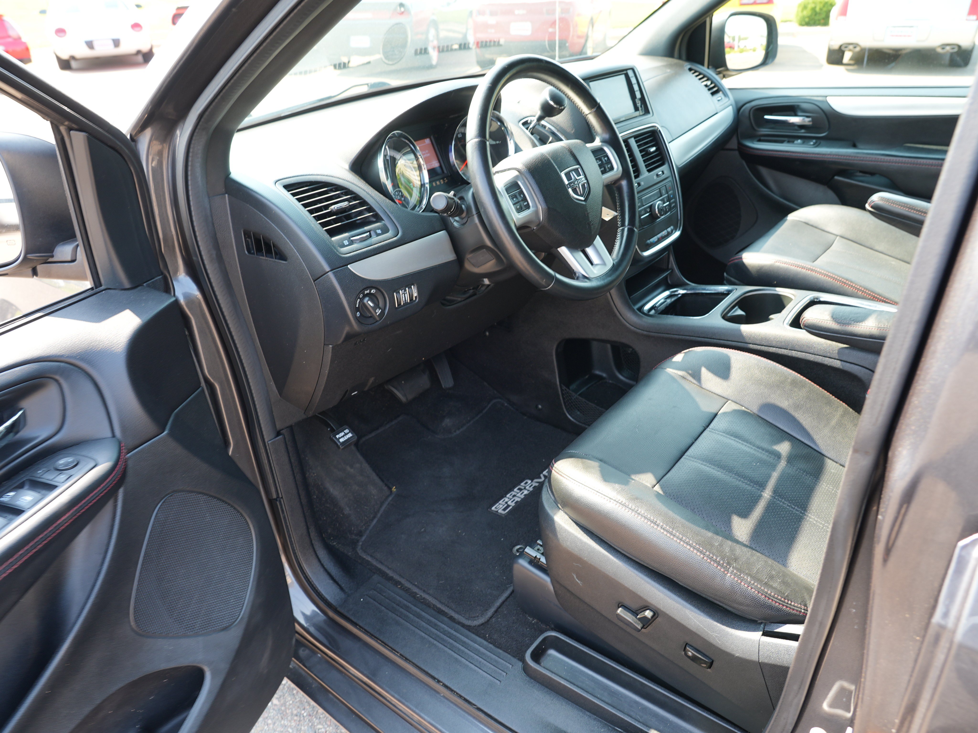 Used 2016 Dodge Grand Caravan R/T FWD image 13