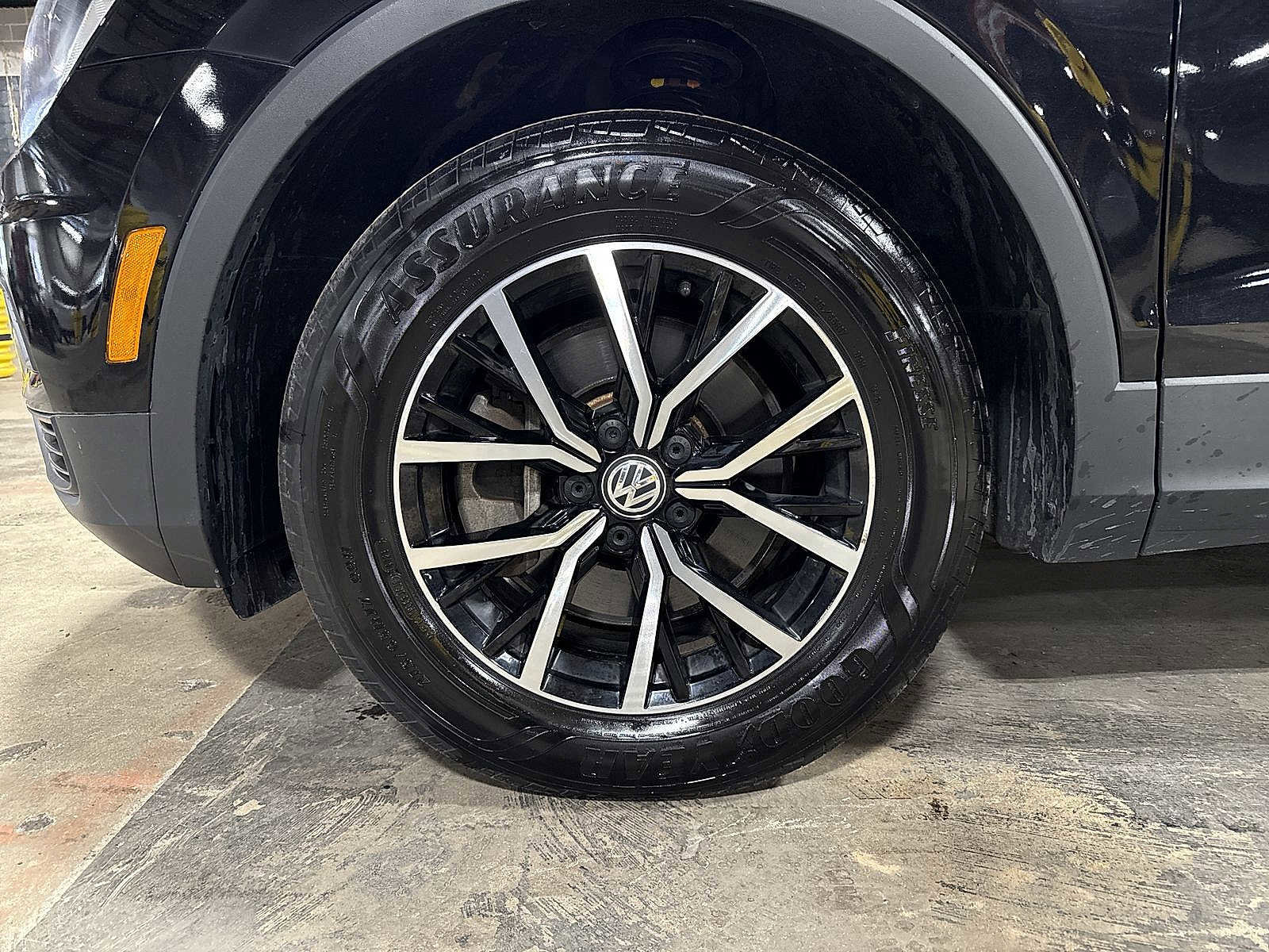 Used 2021 Volkswagen Tiguan SE w/ Panoramic Sunroof Package image 10