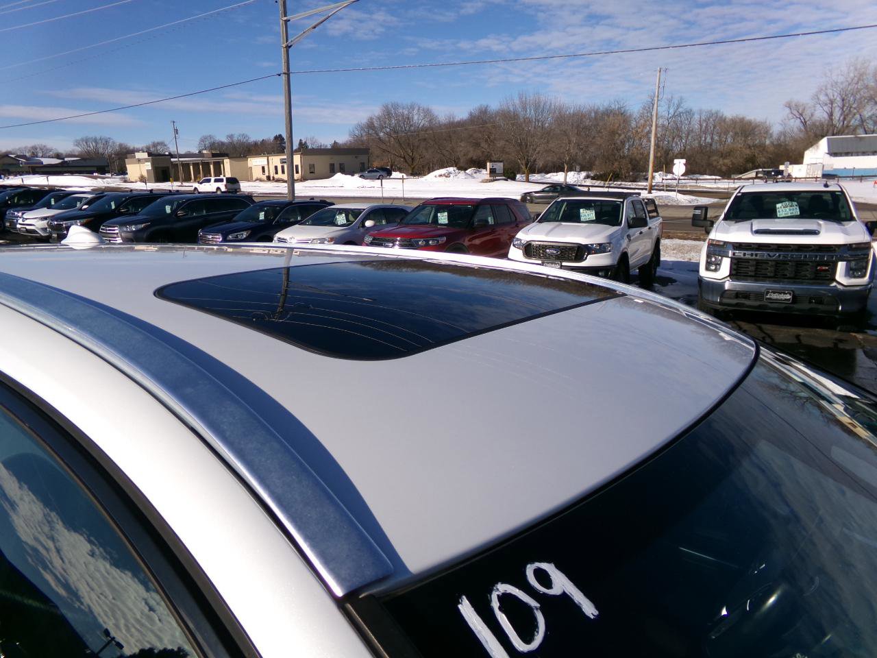 Used 2018 Volvo V60 T5 Cross Country w/ Convenience Package image 9