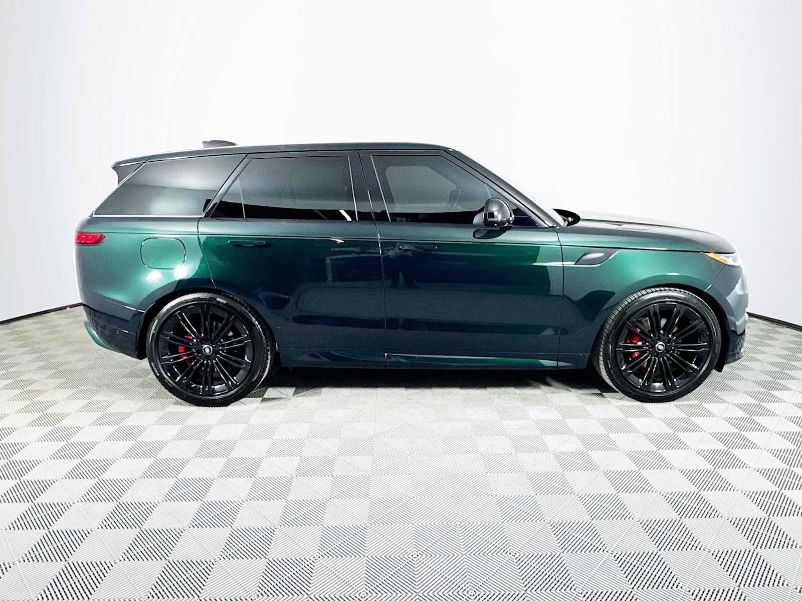Certified 2025 Land Rover Range Rover Sport Dynamic SE AWD/4WD image 4