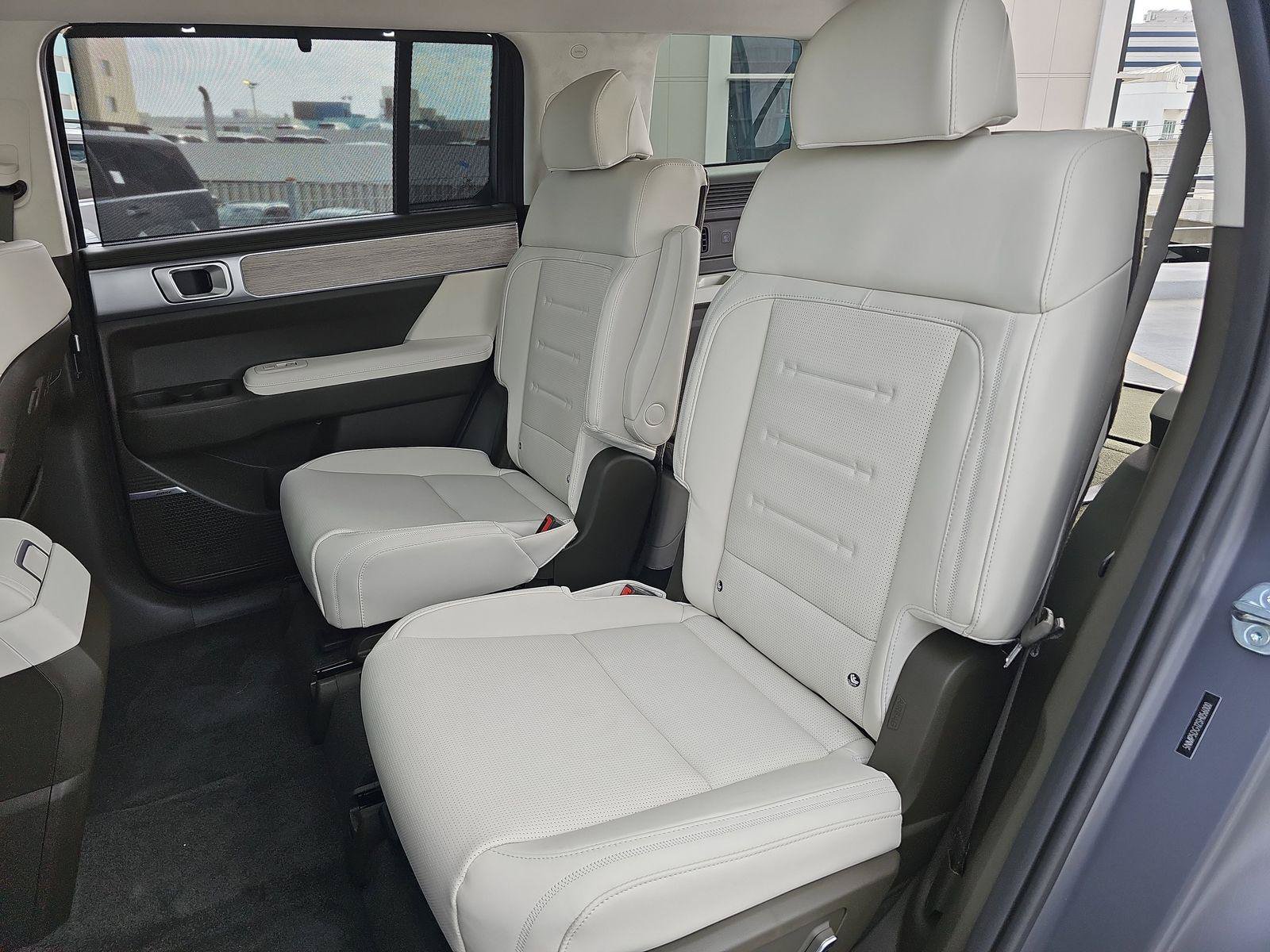 New 2025 Hyundai Santa Fe Calligraphy AWD/4WD image 16