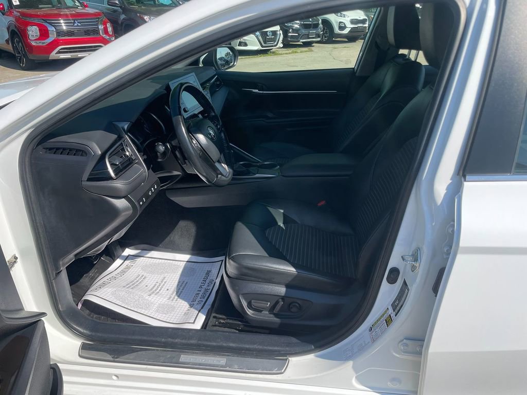 Used 2022 Toyota Camry SE FWD image 5
