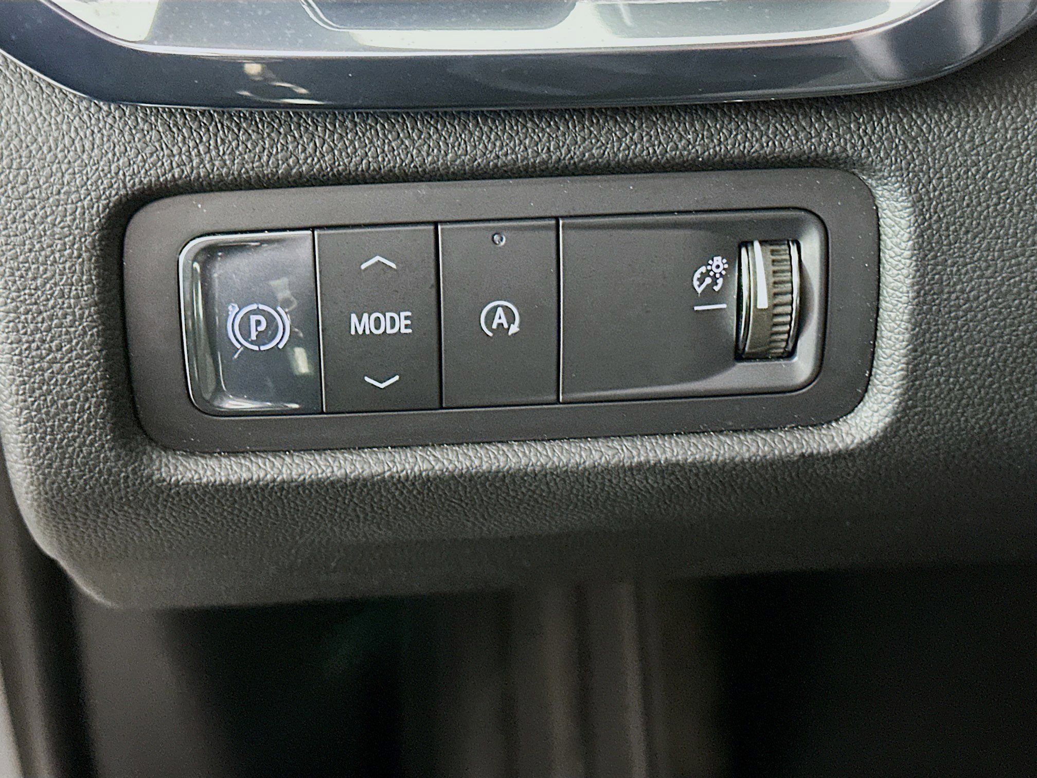 Used 2025 GMC Acadia Elevation image 17