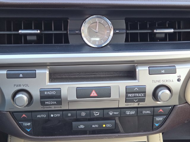 Used 2016 Lexus ES 350 w/ Luxury Package w/Wood Trim FWD image 18