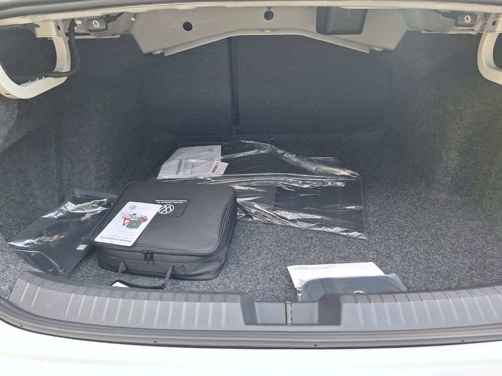 New 2026 Volkswagen Jetta SEL image 25