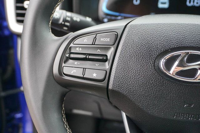 Used 2025 Hyundai Venue Limited image 14