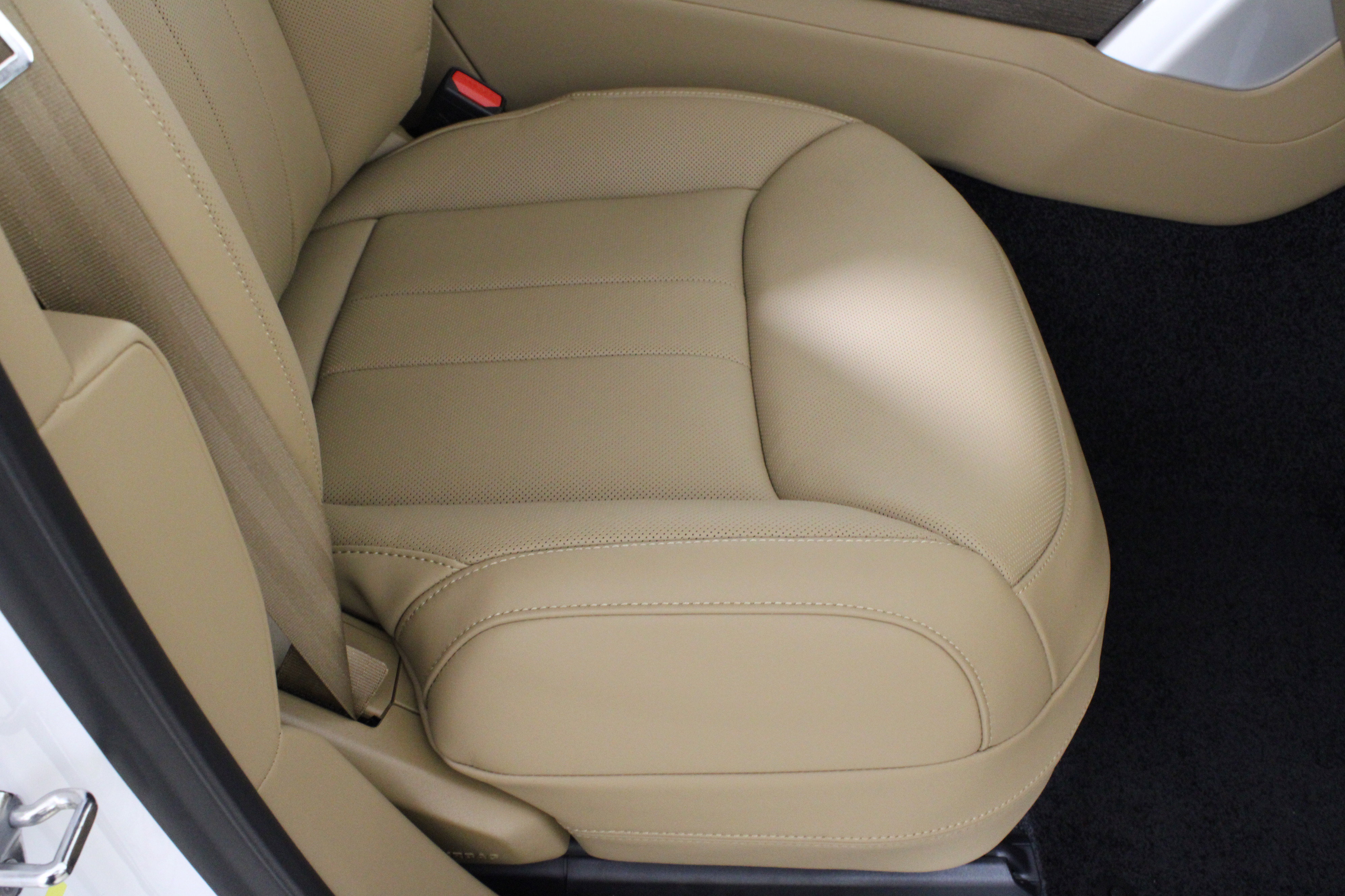 New 2026 Land Rover Range Rover SE image 13