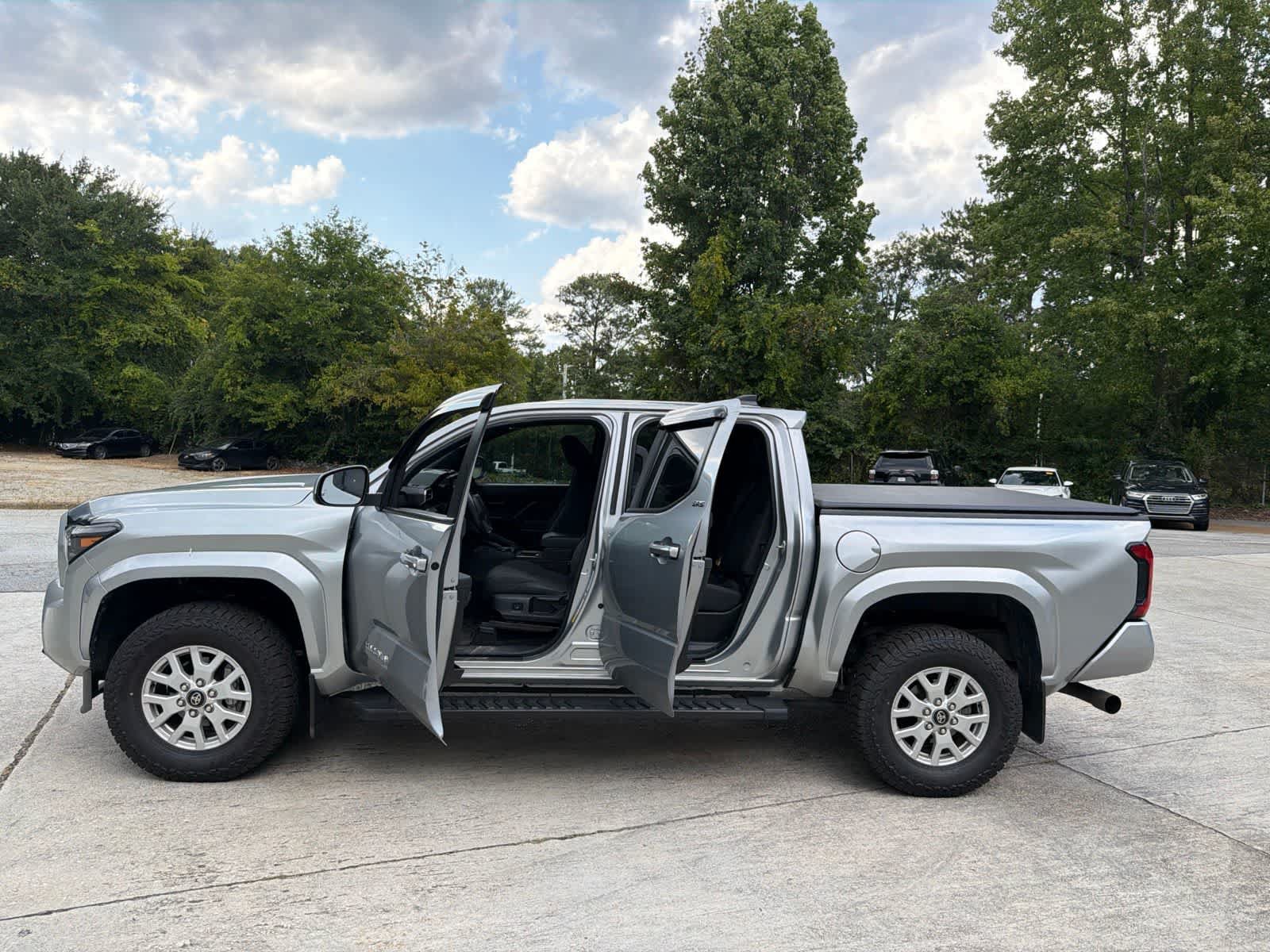 Used 2024 Toyota Tacoma SR5 AWD/4WD image 19