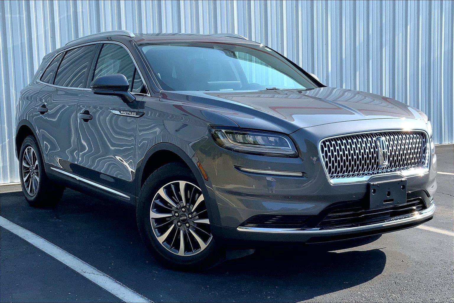 Used 2023 Lincoln Nautilus Reserve AWD/4WD image 2