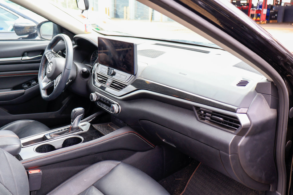 Used 2023 Nissan Altima 2.5 SR w/ SR Premium Package FWD image 8