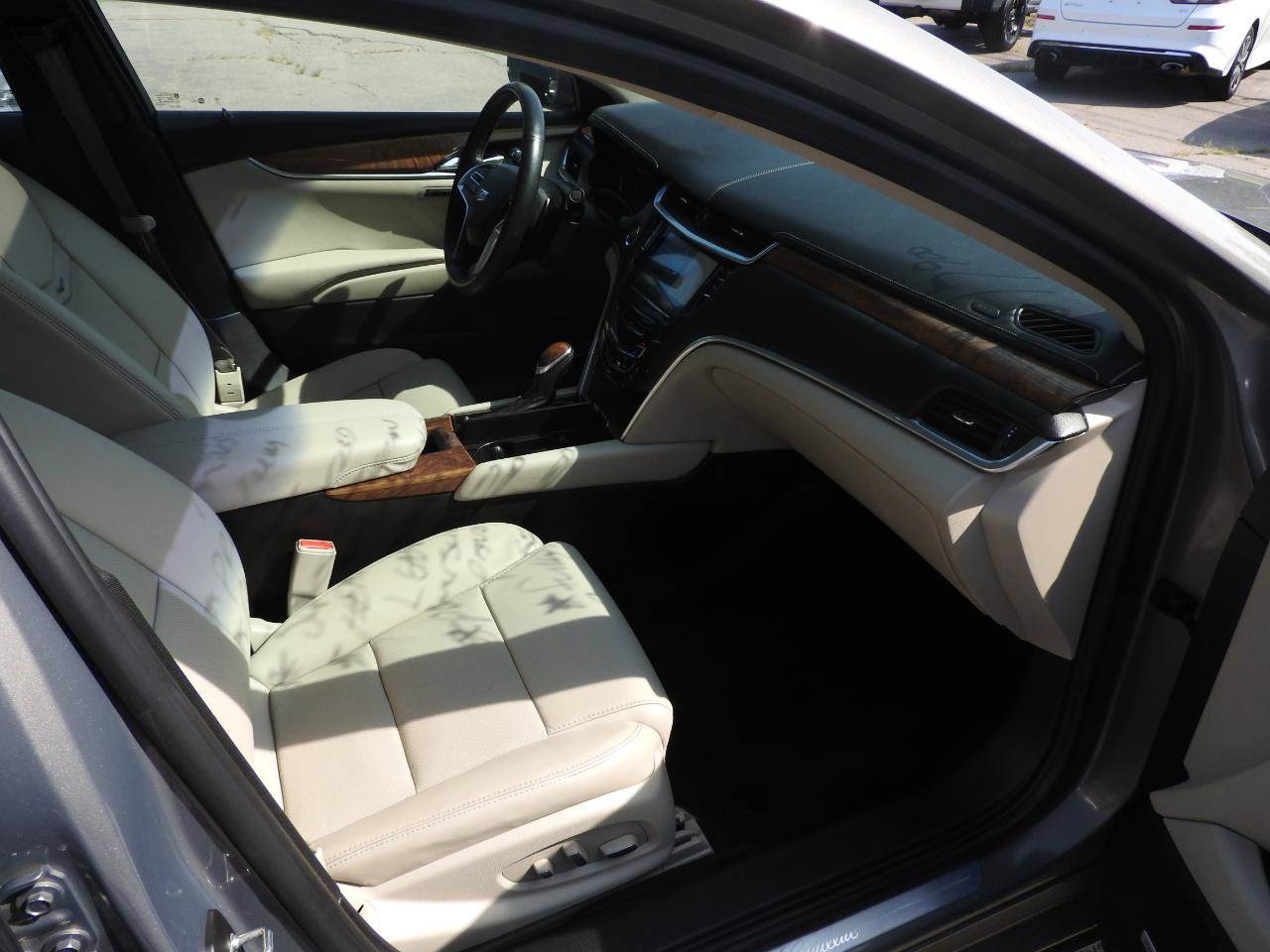 Used 2018 Cadillac XTS Luxury w/ Driver Awareness Package AWD/4WD image 9