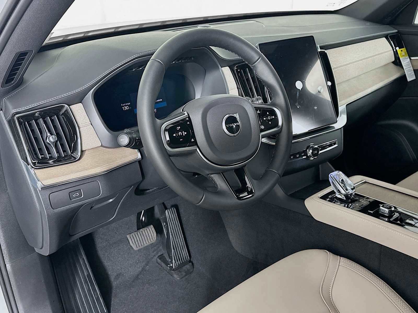 New 2026 Volvo XC90 B5 Plus w/ Protection Package AWD/4WD image 9