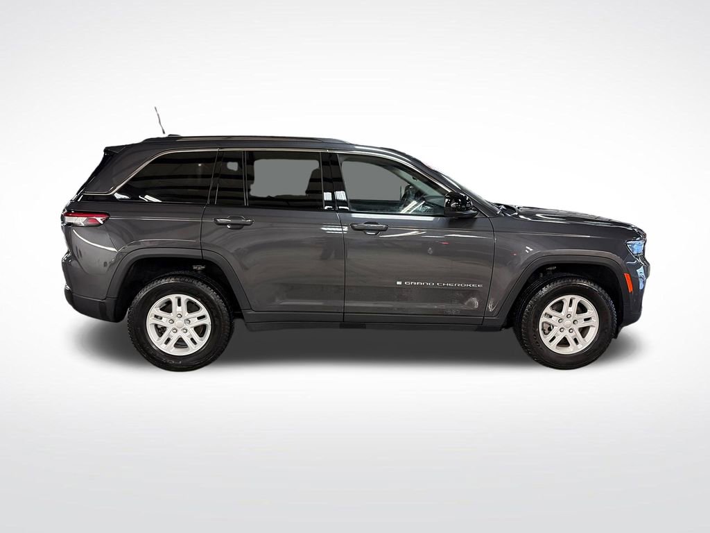 Certified 2023 Jeep Grand Cherokee Laredo AWD/4WD image 7