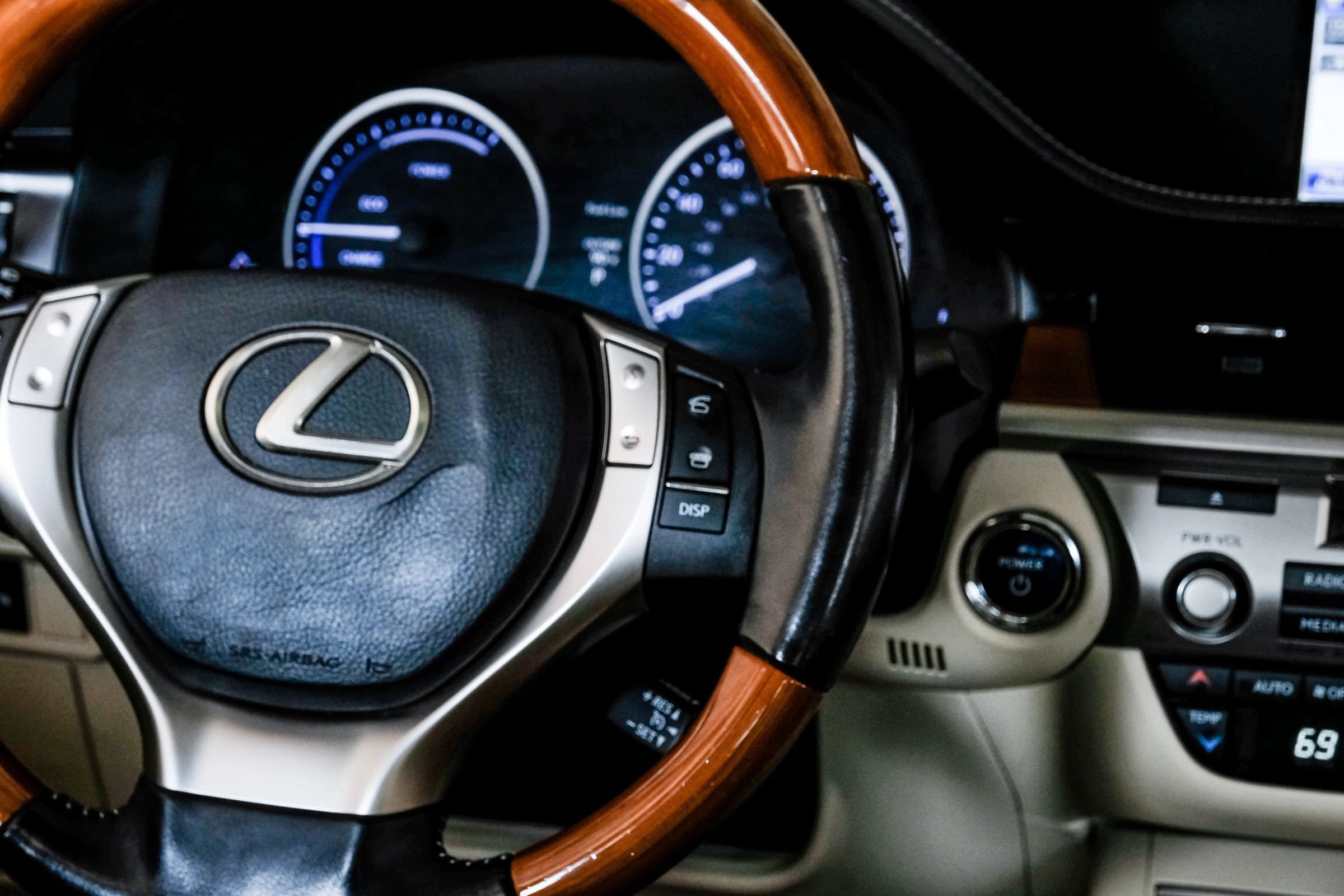 Used 2014 Lexus ES 300h w/ Luxury Package w/Bamboo Trim FWD image 17