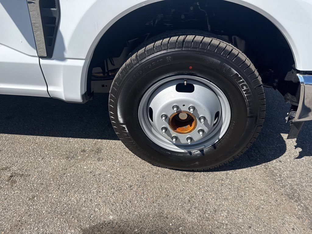 New 2026 Ford F350 XL w/ XL Chrome Package RWD image 28