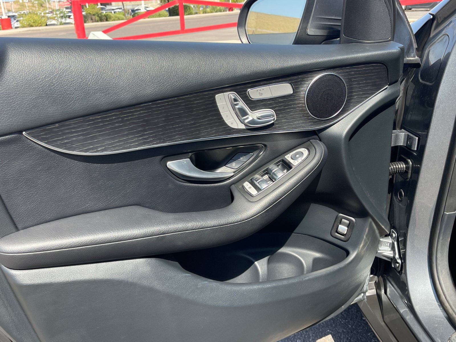Used 2022 Mercedes-Benz GLC 300 w/ Premium Package Lite image 13
