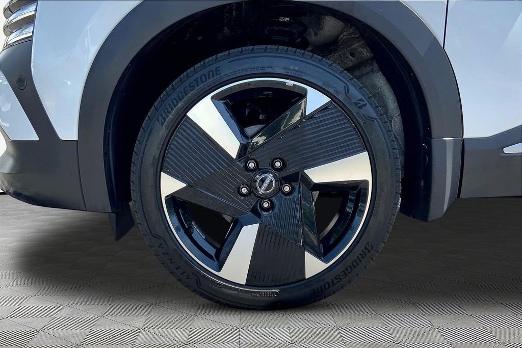 Used 2025 Nissan Kicks SR image 21