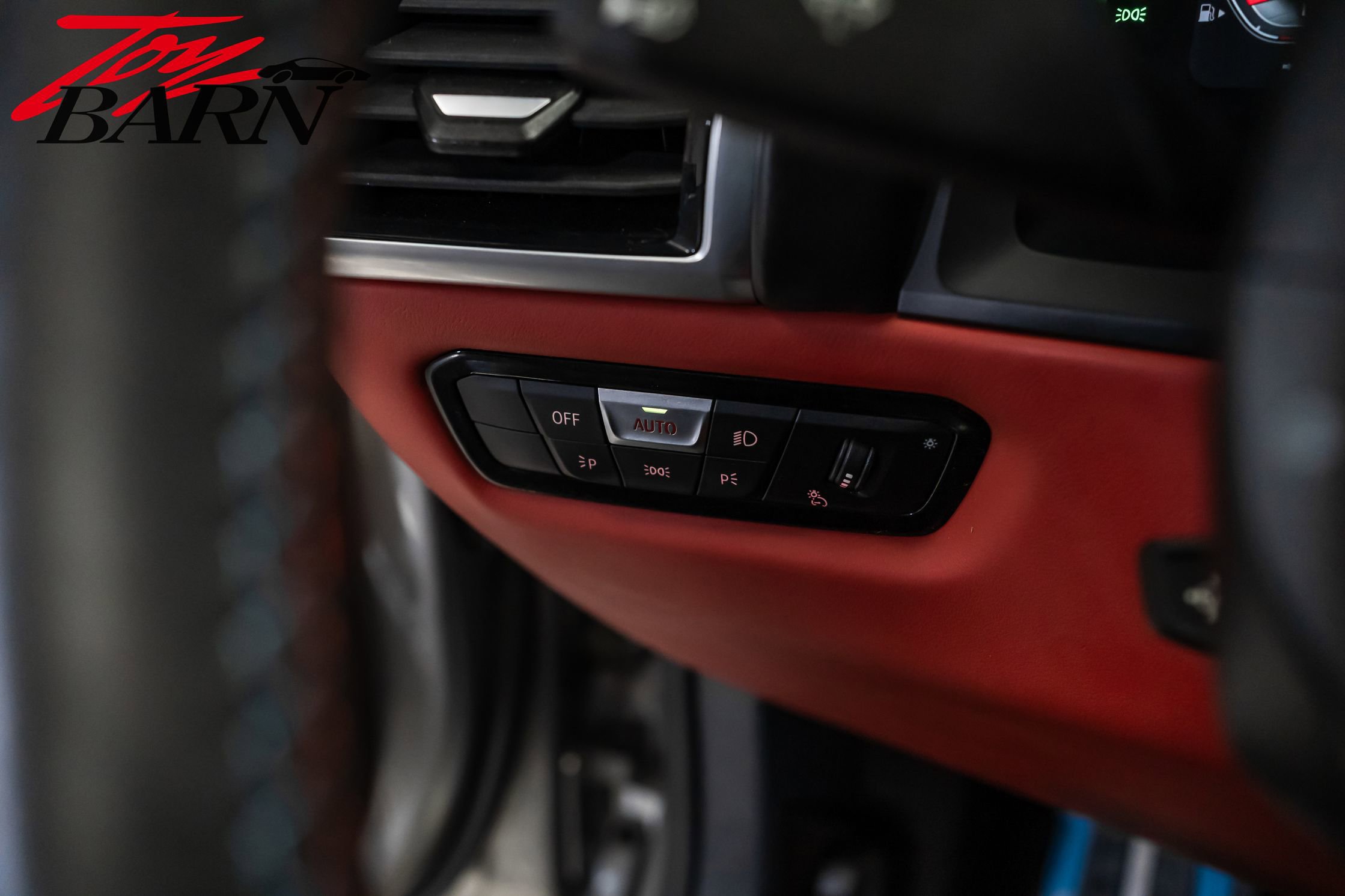 Used 2020 BMW M8 Competition w/ M Carbon Exterior Package image 39