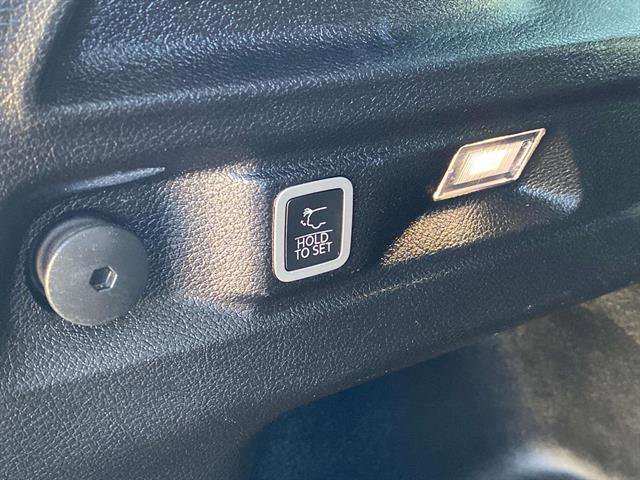 Used 2023 Jeep Grand Cherokee L Laredo image 12