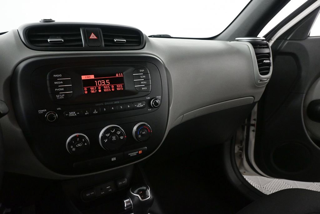 Used 2015 Kia Soul + image 12