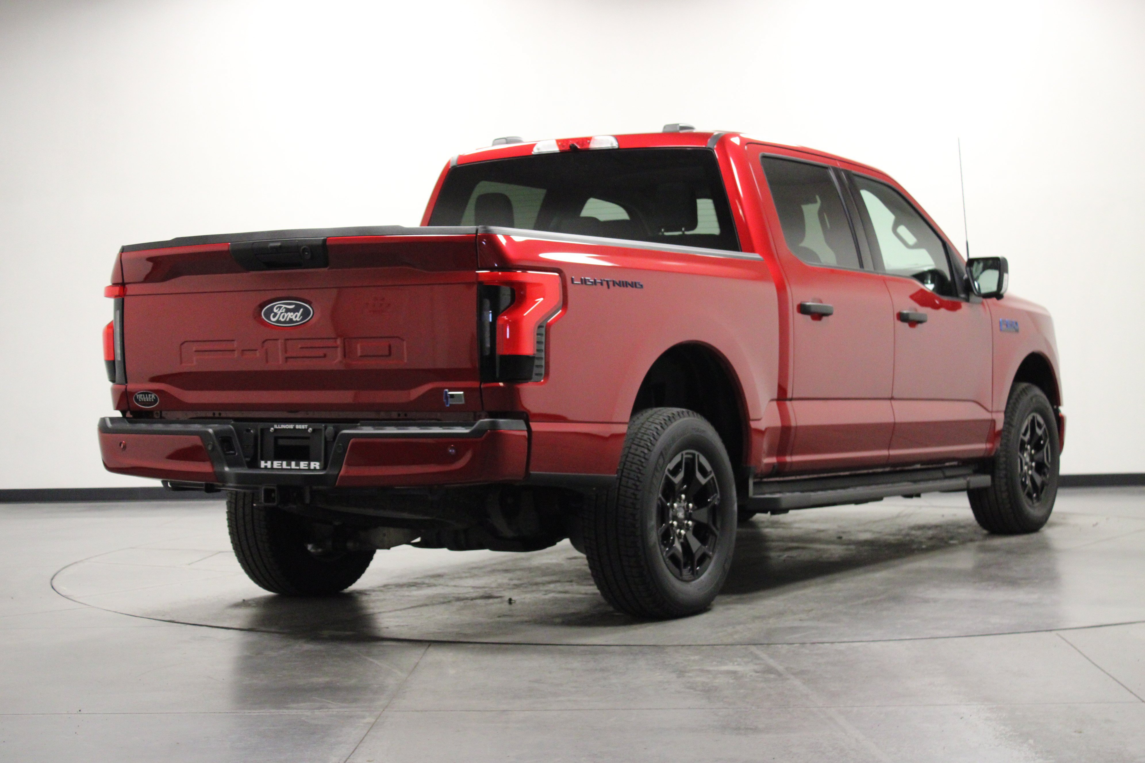 Used 2025 Ford F150 Lightning XLT AWD/4WD image 4