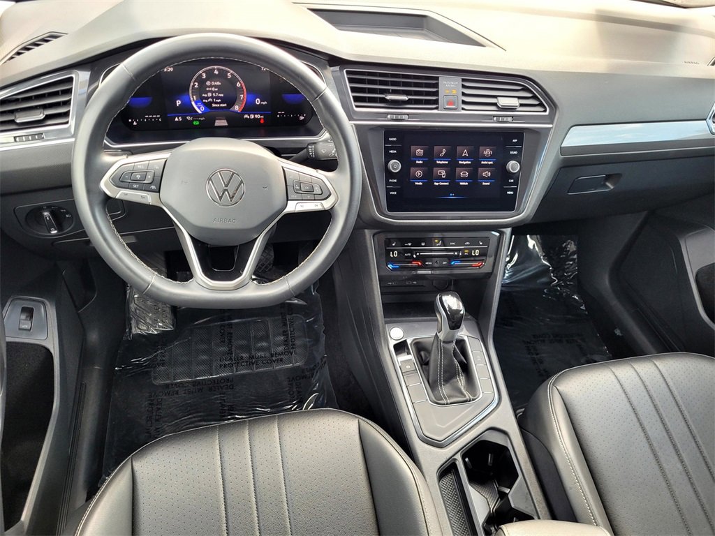 Used 2024 Volkswagen Tiguan SE image 32