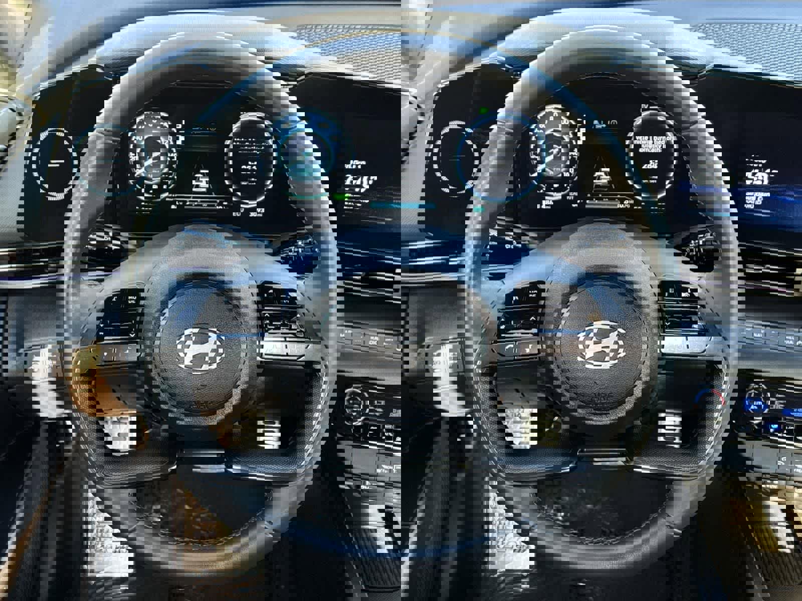 Certified 2025 Hyundai Elantra SEL image 9
