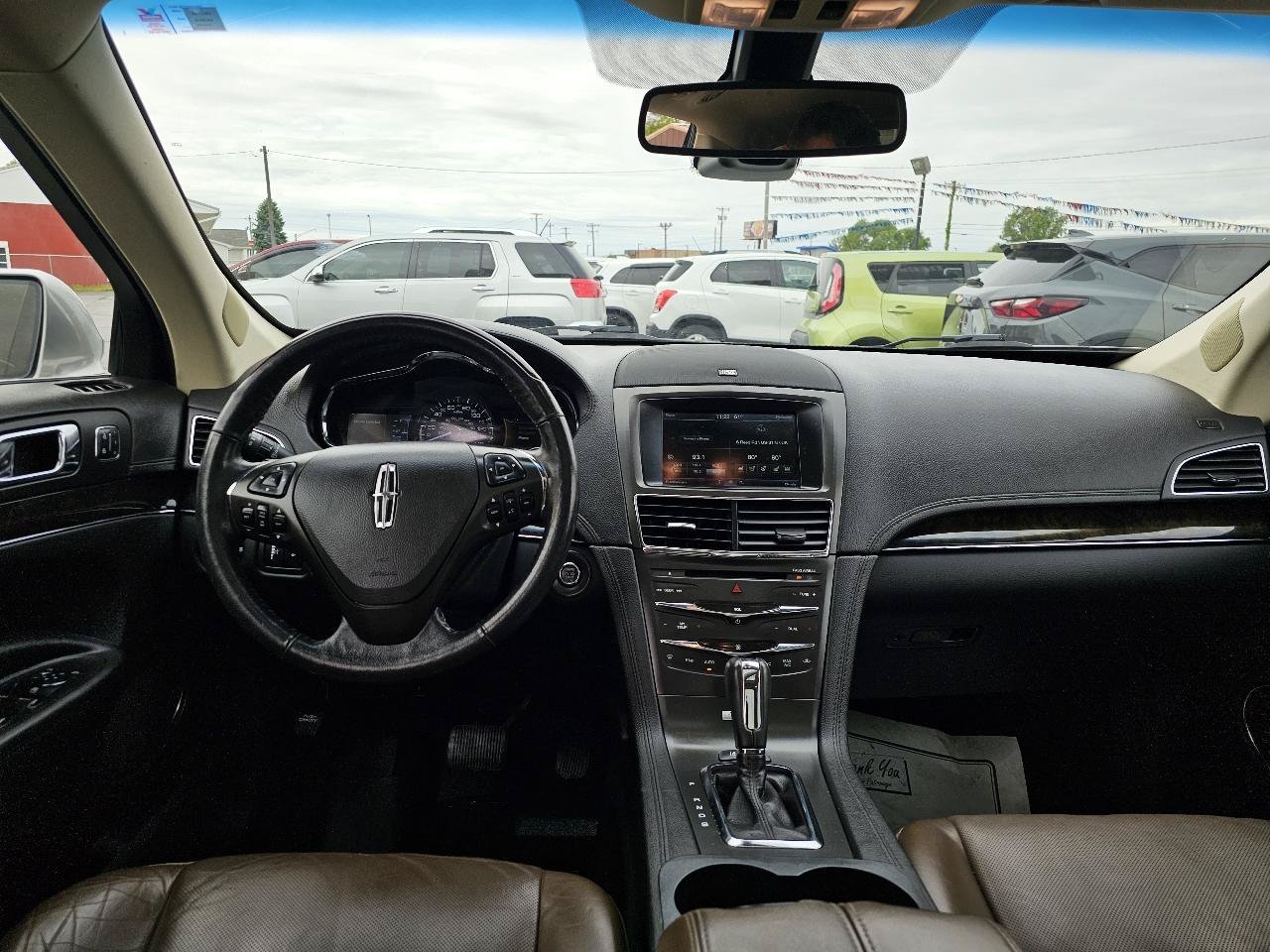 Used 2014 Lincoln MKT AWD image 3