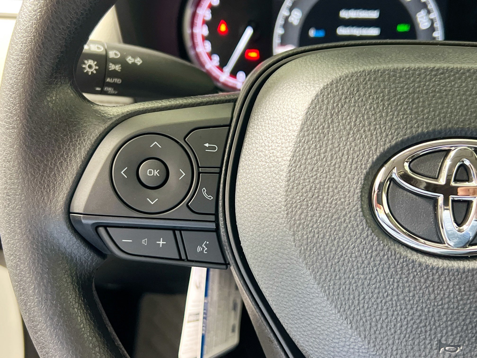 Used 2025 Toyota RAV4 XLE AWD/4WD image 18
