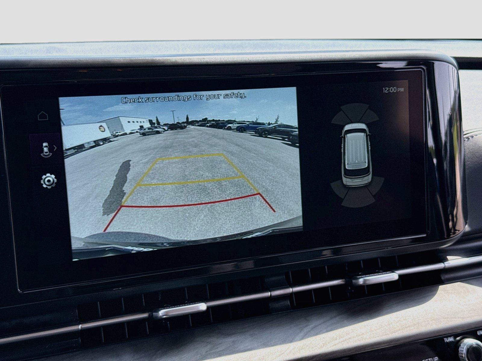 Used 2024 Kia Carnival EX FWD image 17