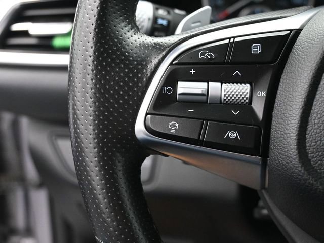 Used 2025 Genesis G70 2.5T image 31