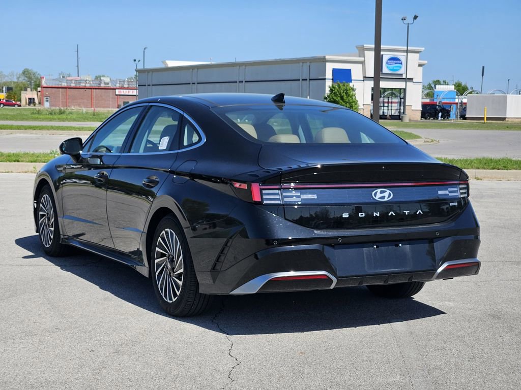Used 2025 Hyundai Sonata Limited image 3
