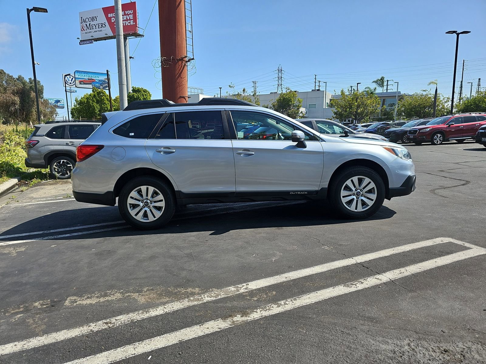 Used 2017 Subaru Outback 2.5i Premium AWD/4WD image 8