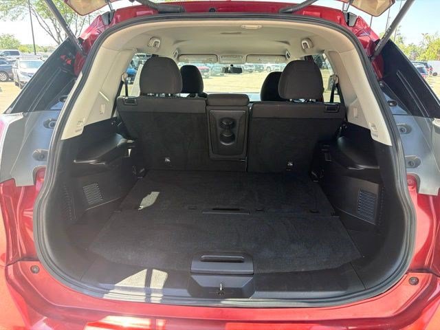 Used 2016 Nissan Rogue SV AWD/4WD image 16