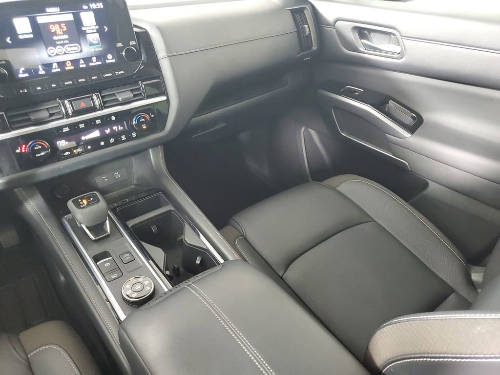 Used 2023 Nissan Pathfinder SL image 16