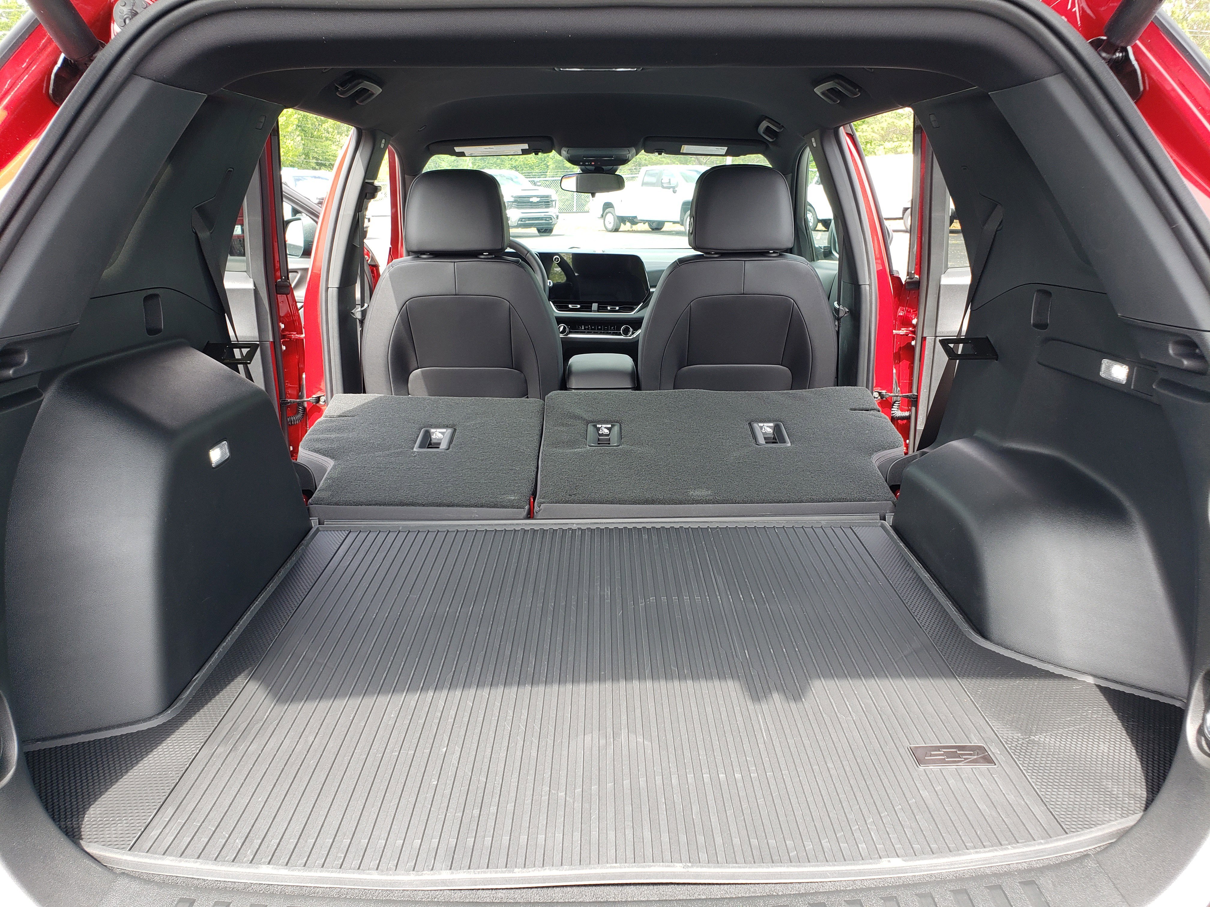 New 2026 Chevrolet Equinox LT w/ Convenience Package II FWD image 11