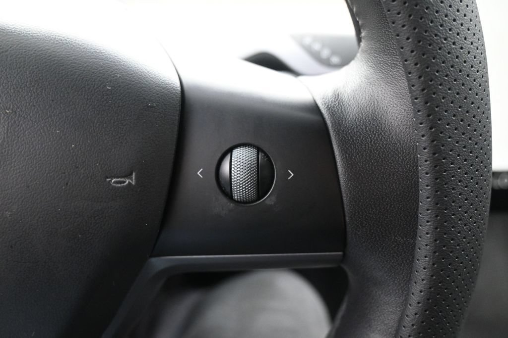 Used 2023 Tesla Model 3 Standard Range RWD image 17
