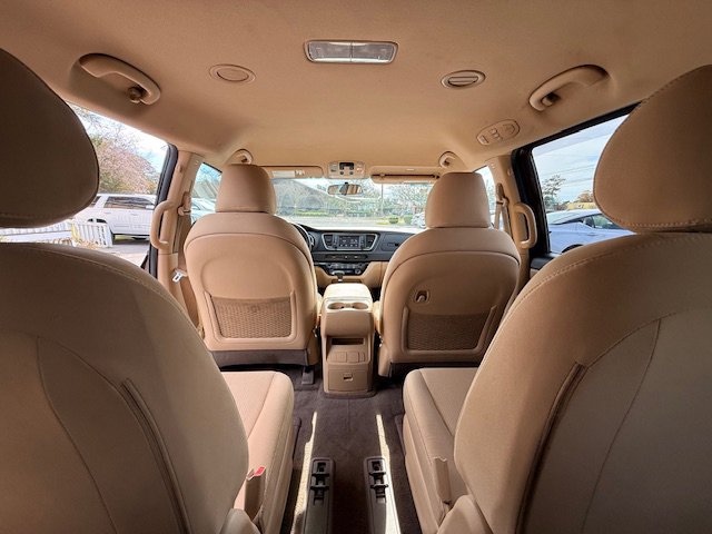 Used 2020 Kia Sedona LX FWD image 9